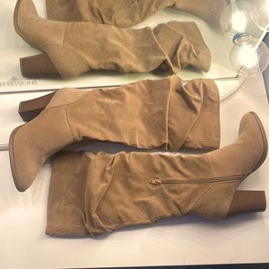Size 9 tan heeled boots